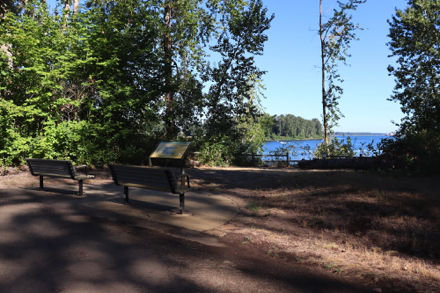 View point - confluence of the Columbia and Willamette Rivers - hard surface - benches - informational sign